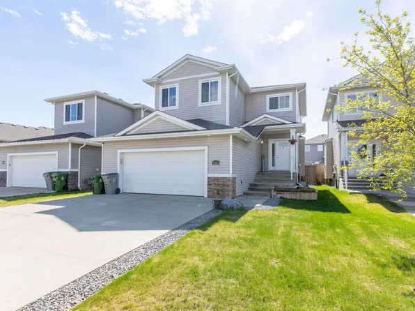 8907 97a Ave, Morinville, AB T8R 2N6