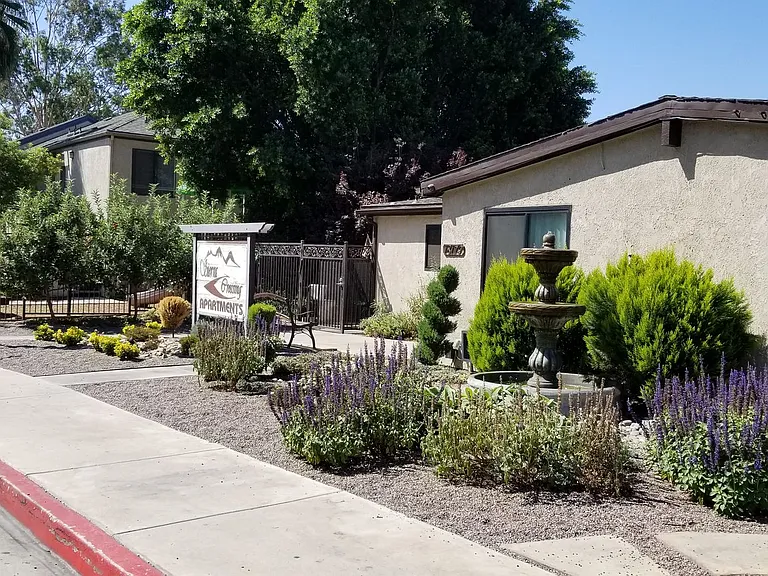 Sierra Crossing Apartments — Photo 3