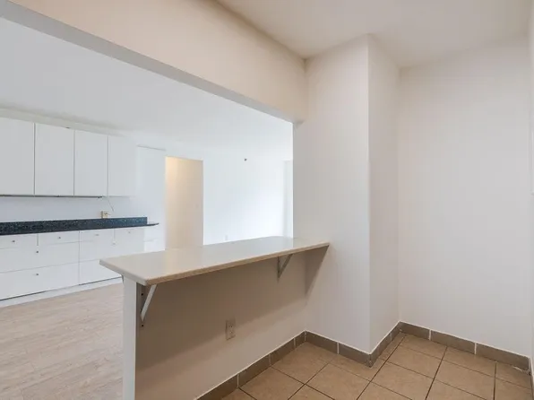 45 River Dr South image 10 of 49