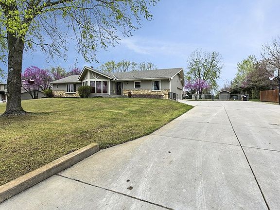 2nd image of 1331 S Aldrich Dr