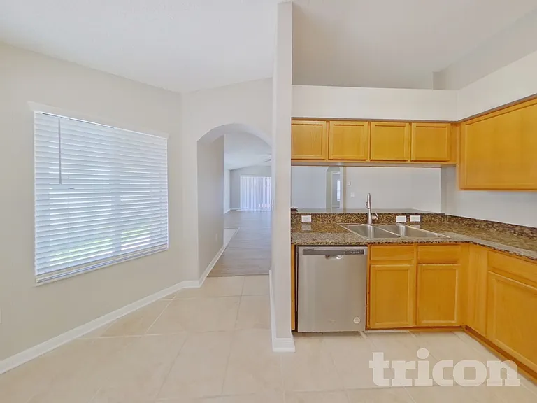 11749 Lynmoor Dr — Photo 3
