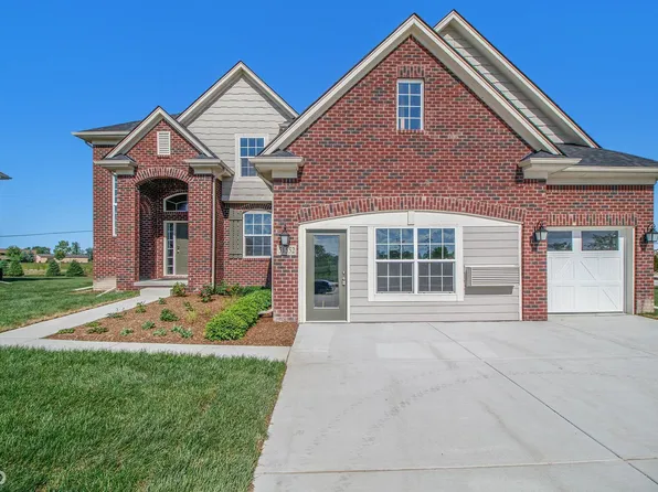26520 Creek View Dr N, Chesterfield, MI 48051