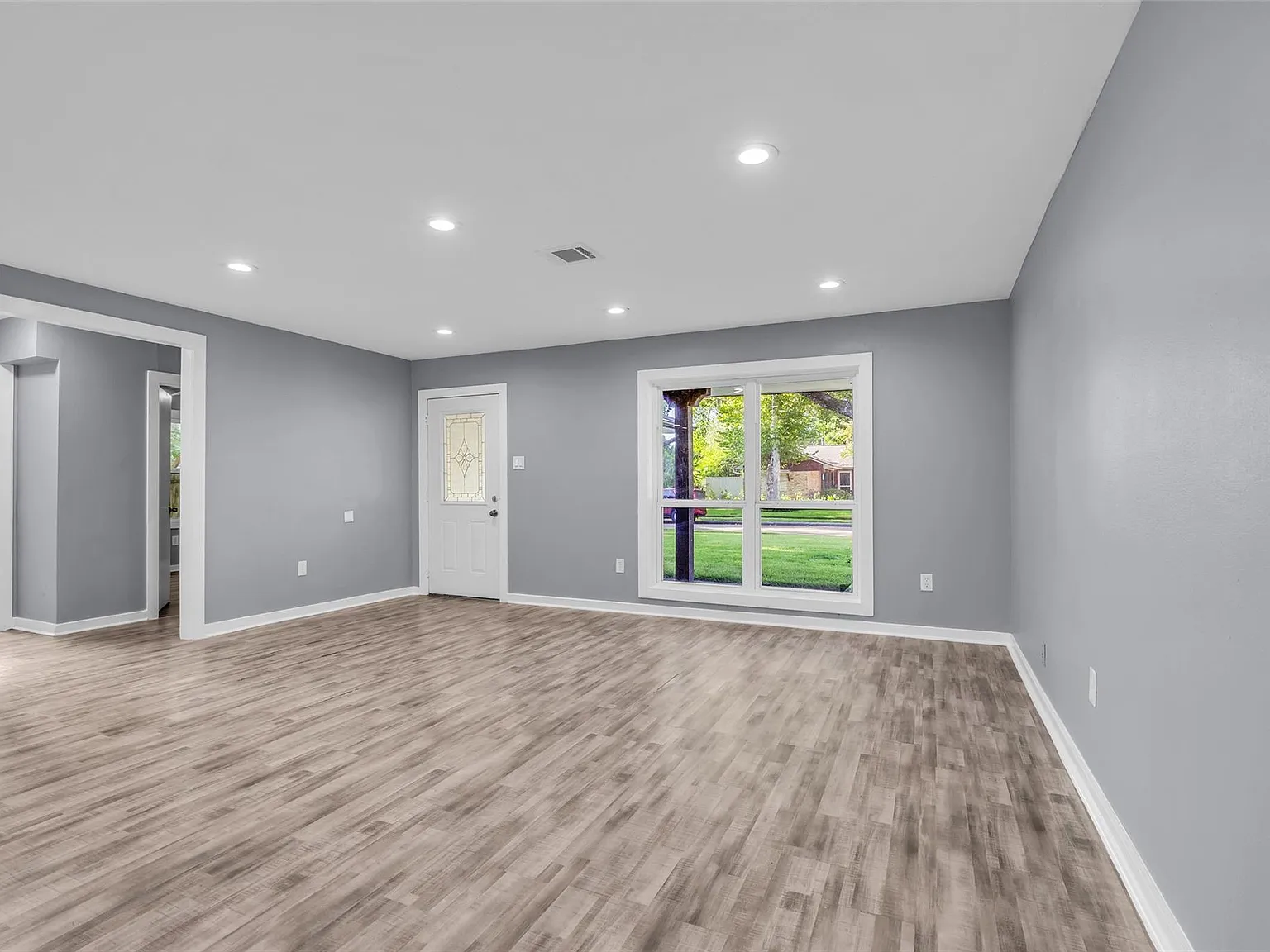 3 bed, 2.0 bath, 1446 sqft, $2,500 — Photo 2
