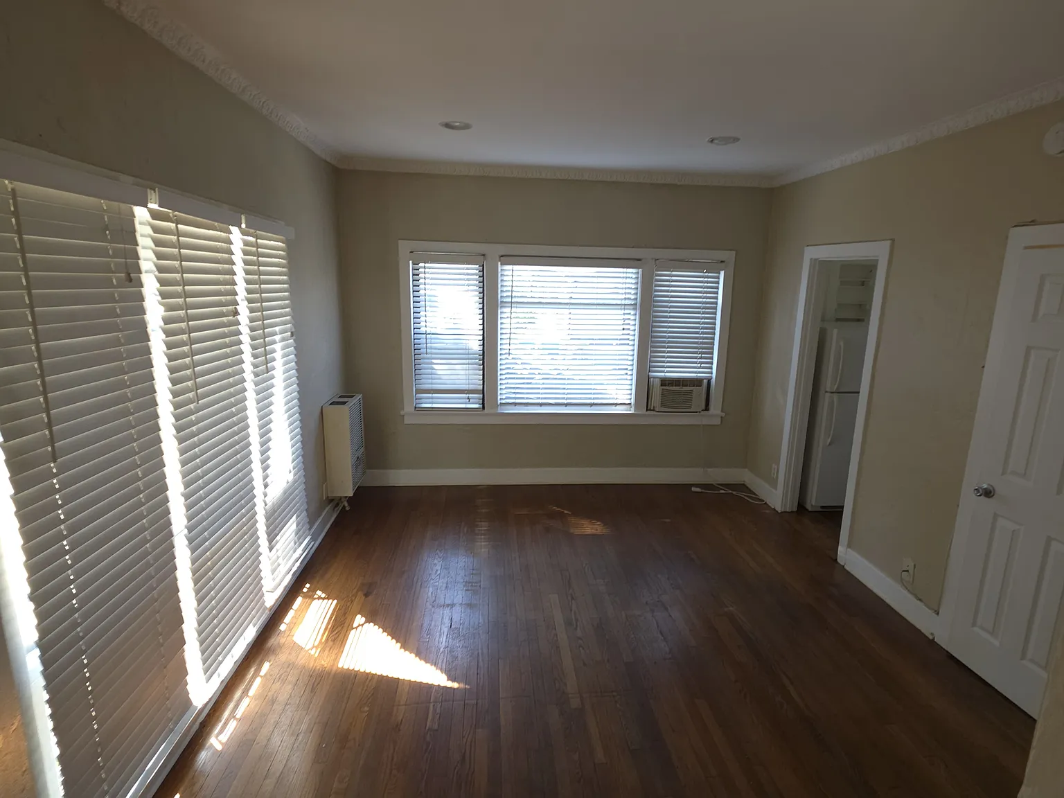 1221 E 6th St — Photo 3