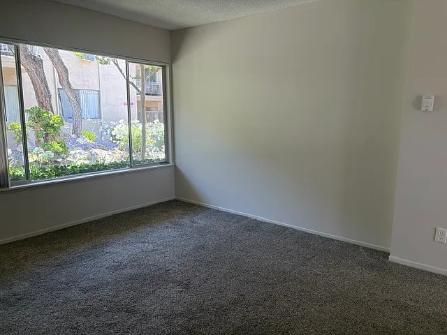 633 E Foothill Blvd — Photo 14