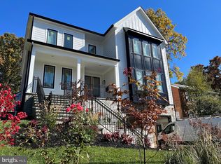 2725 Arlington Ridge Rd, Arlington, VA 22202