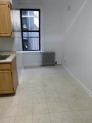 Rented by M.Grossman R.E. Management | media 12