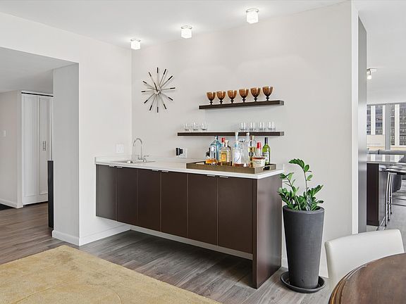 4th image of 339 W Barry Ave APT 24a