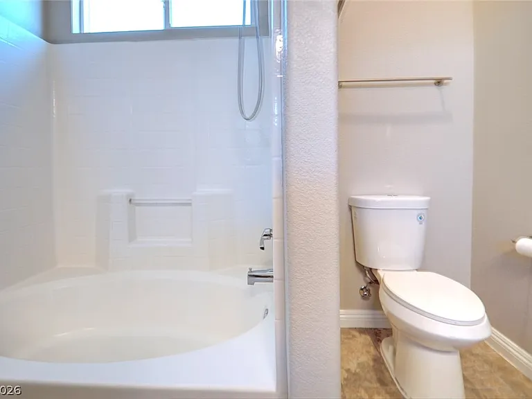 8400 Tiger Woods Ave — Photo 16
