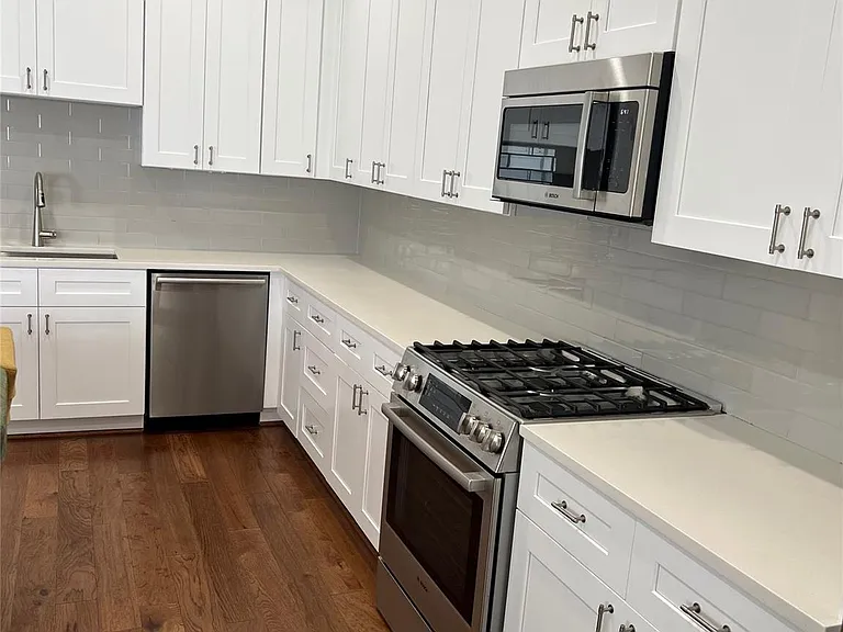 10330 Grove Row Ave — Photo 5