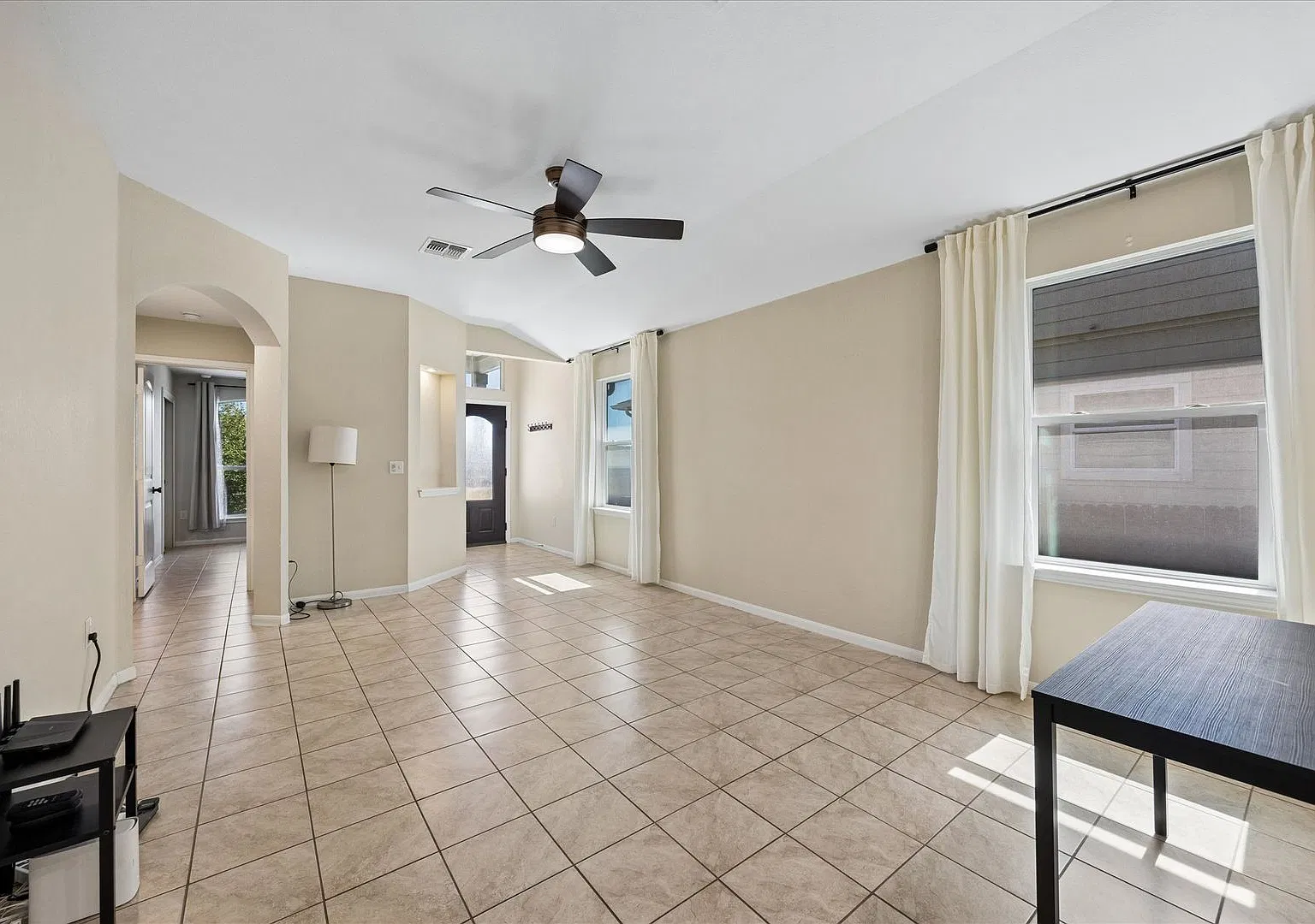 Single-Story 4-Bed Home Next to a Dog Park in Pioneer Hill, $2,150/mo — Photo 4