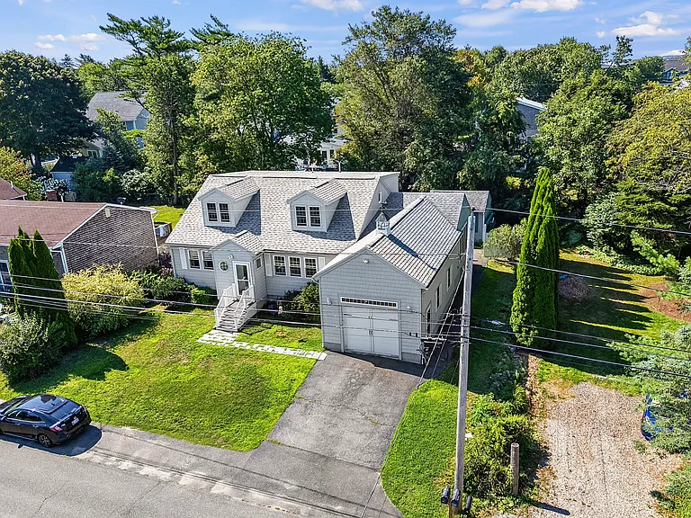 43 Airport Dr — Photo 2
