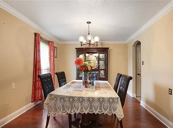 5th image of 2905 Williamsburg Dr