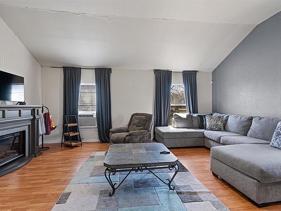 5th image of 137 Scarlet Oaks Dr