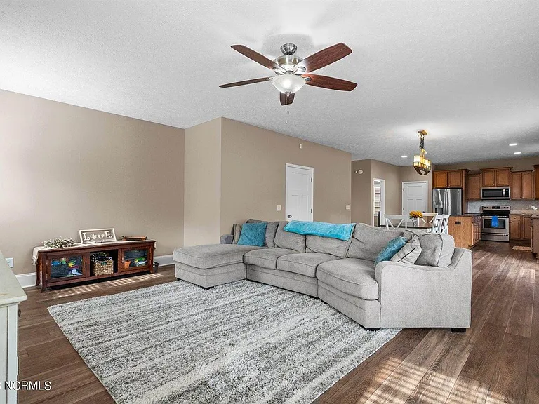 160 Argyll Ave — Photo 10