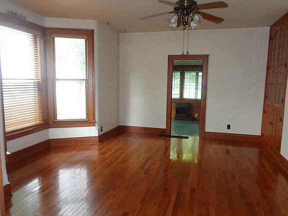 5th image of 210 College St