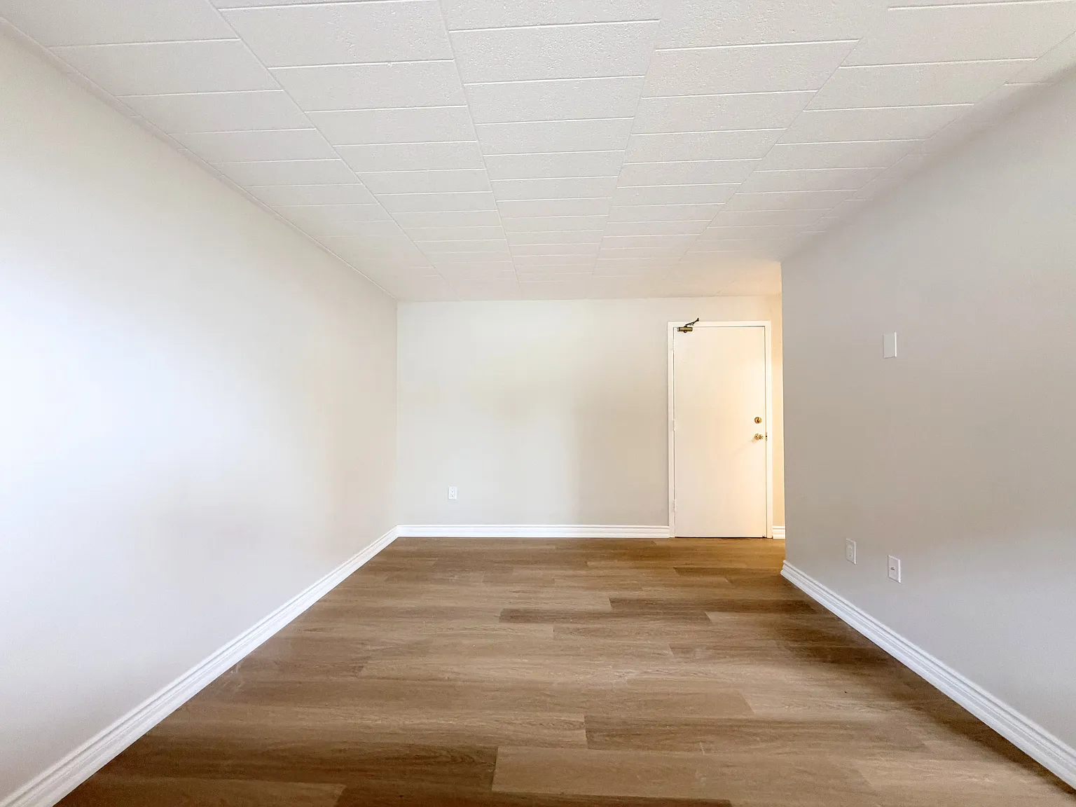 Unit 5 - 19 Empire — Photo 4