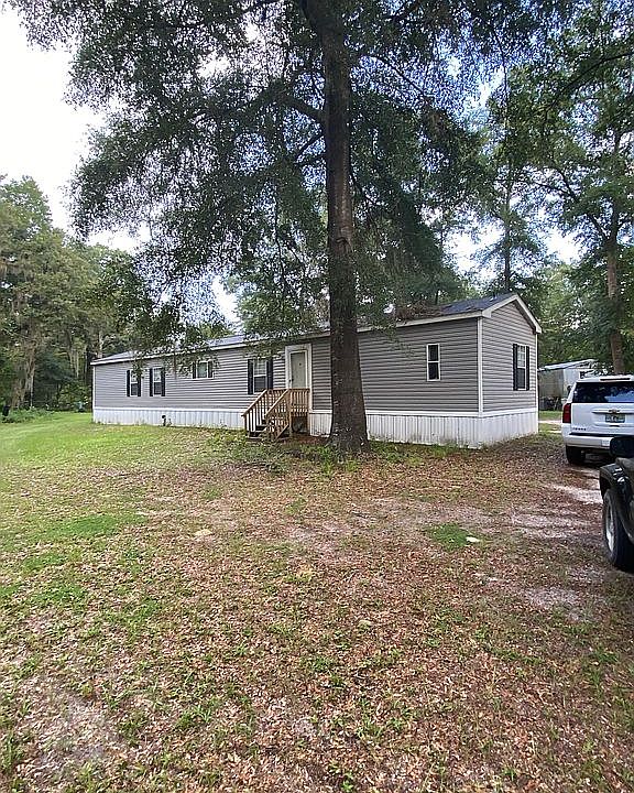 1st image of 833 SW Newark Dr