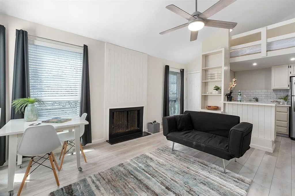 1000 W 26th St Apt 211 — Photo 1