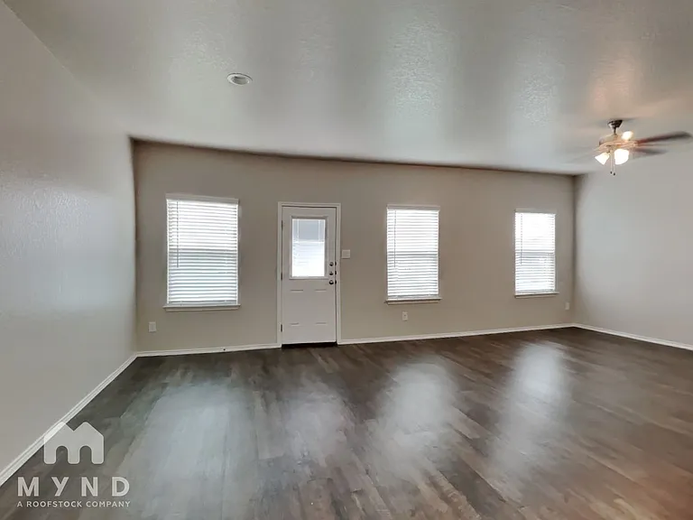 211 Stevens Smt — Photo 6