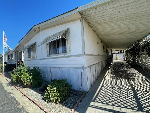3 bed, 672 sqft, $1,650 — Photo 1