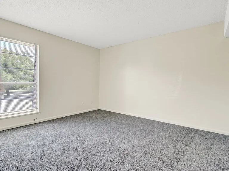 Ashley Chase Apartments — Photo 7