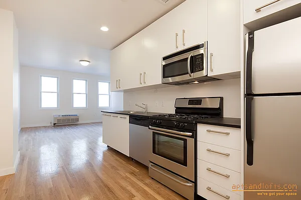 Rented by aptsandlofts.com | media 1