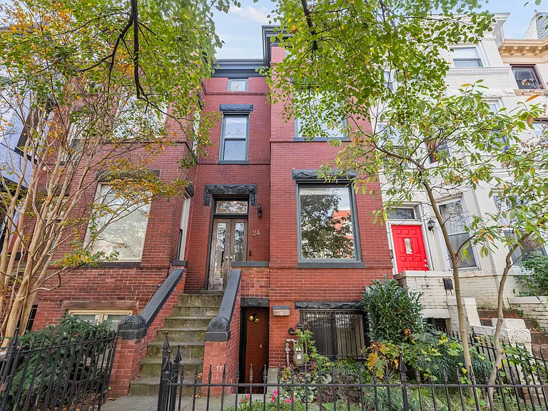 24 R St NW #B — Photo 2