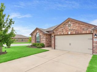 203 Plata Ln, Jarrell, TX 76537