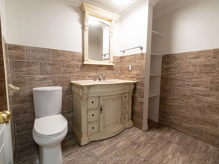 3301 Cambourne Cres — Photo 29