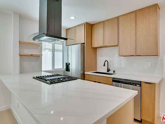 5th image of 1021 N Genesee Ave APT 4