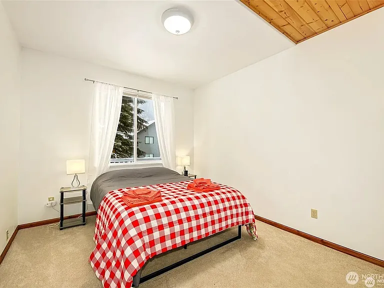 330 Keechelus Dr — Photo 11