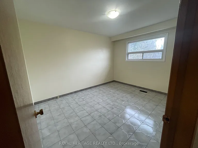 281 Driftwood Ave #MAIN FLOOR — Photo 18