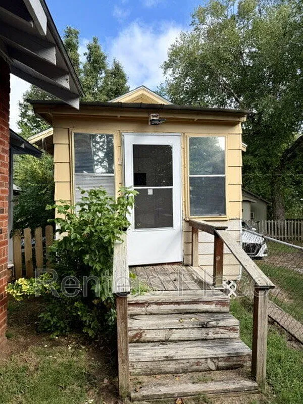 1 bed, 1.0 bath, 450 sqft, $550 — Photo 1