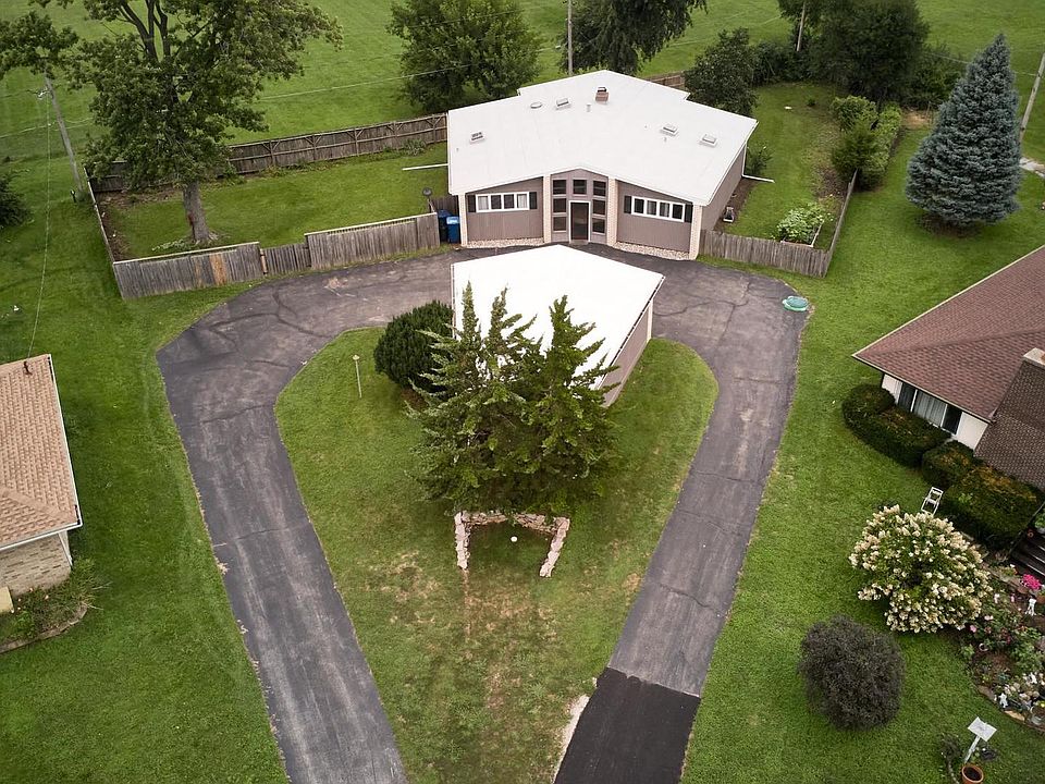 1st image of 210 Hartway Ct