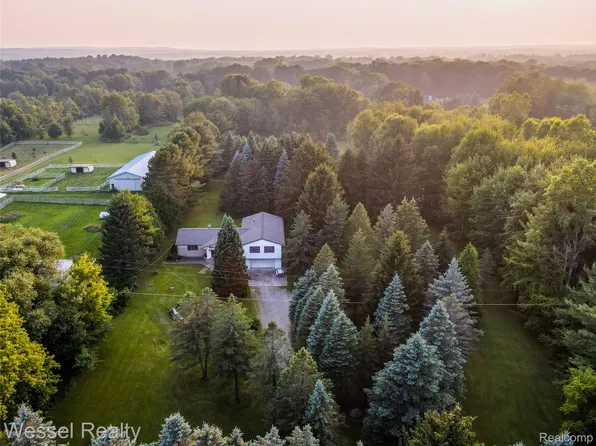 2465 Texter Rd, Leonard, MI 48367