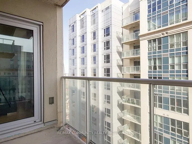242 Rideau St #2507 — Photo 10
