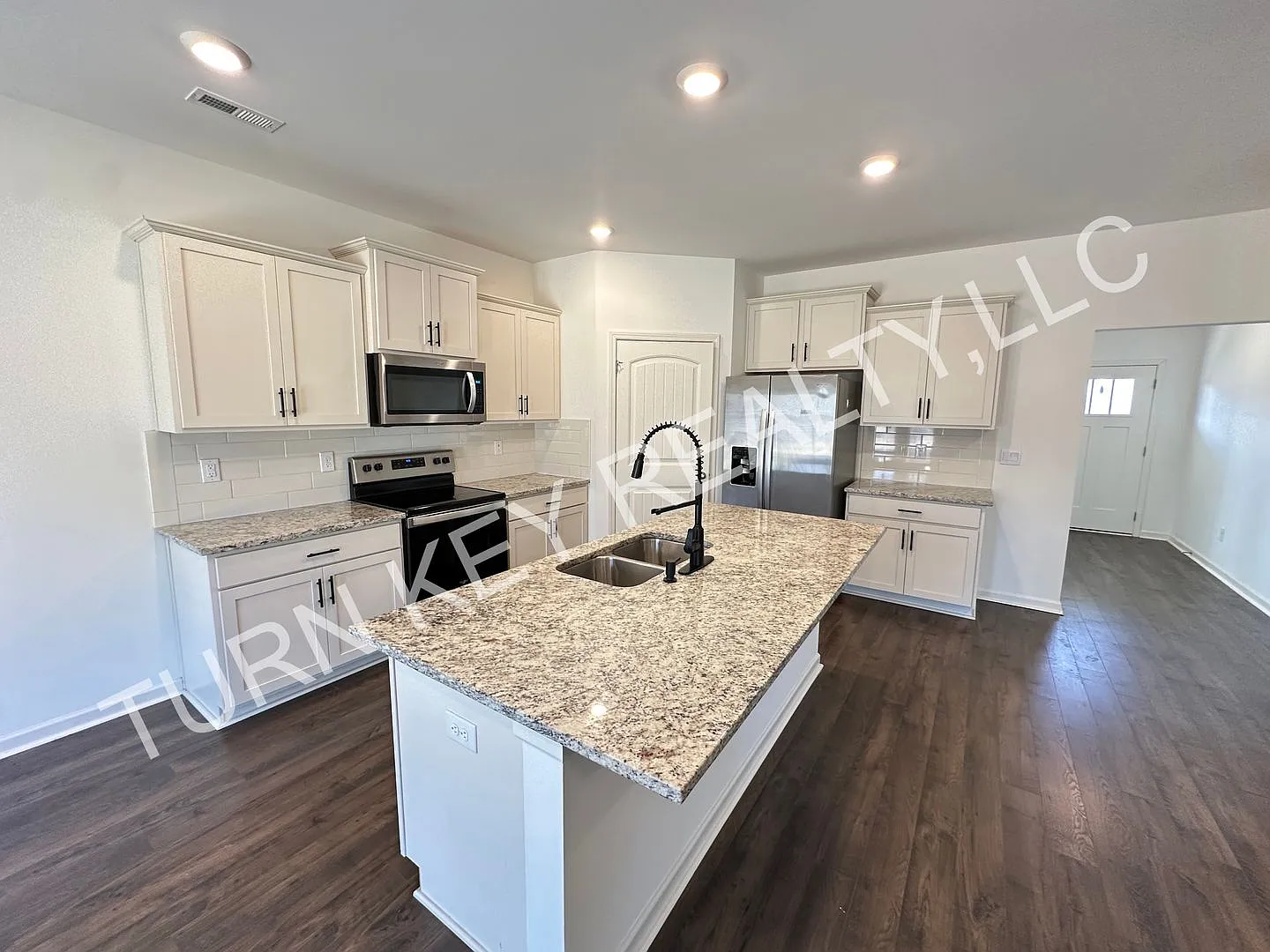 Home For Rent In Kimberly **Move In Special** — Photo 2