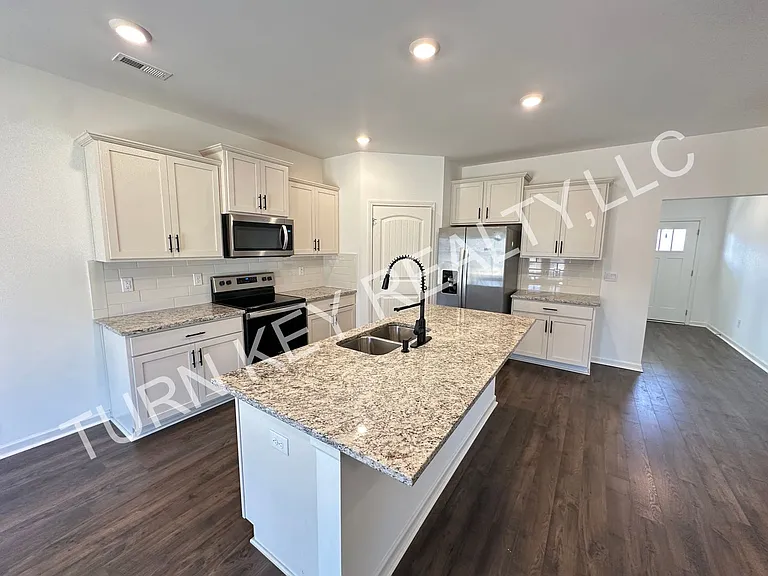 9521 Firebrick Dr — Photo 2