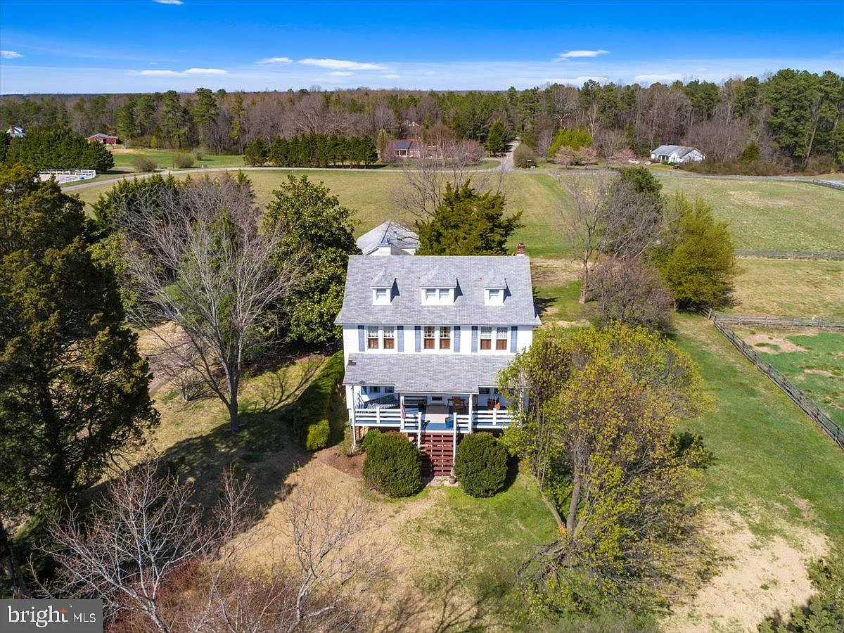 17094 Whitehouse Farm Dr photo 1