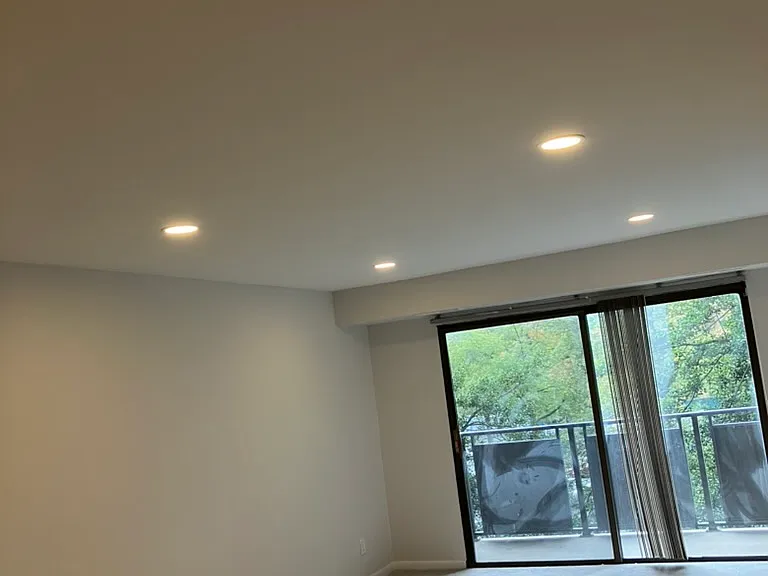 Spacious opened area to balcony