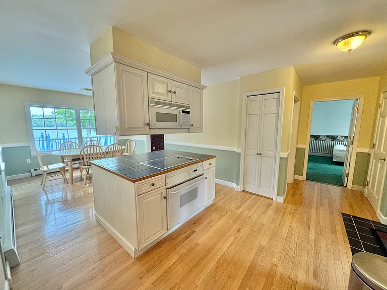 152 Pond Shore Way — Photo 2