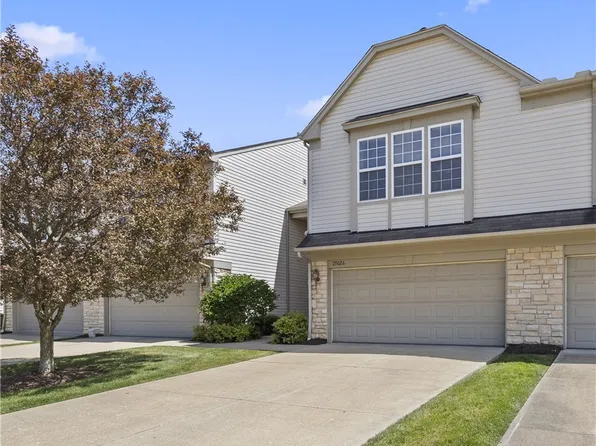 29026 Pembrooke Blvd, Olmsted Falls, OH 44138