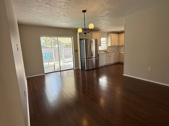 5th image of 2959 Savoy Dr