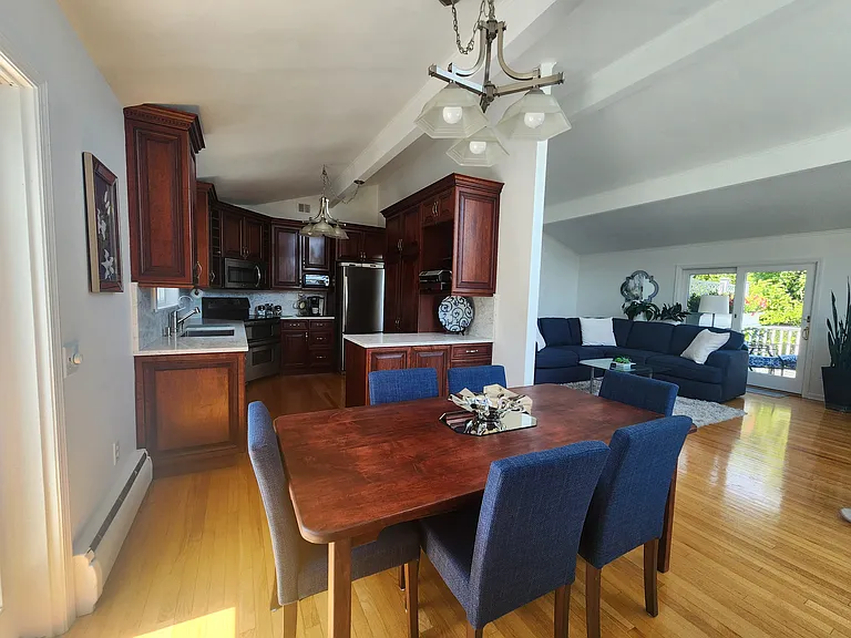2139 Terrace Ln S — Photo 8