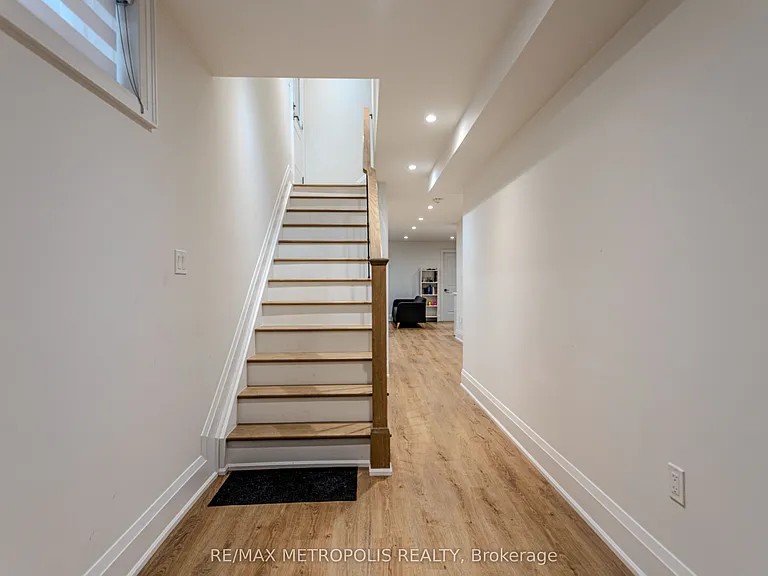 79 A Laburnham Ave #BASEMENT — Photo 20