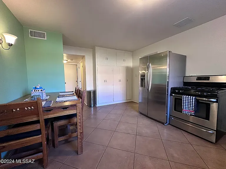 5025 E 3rd St #1 — Photo 3