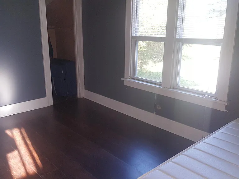 819 Dupont St — Photo 10