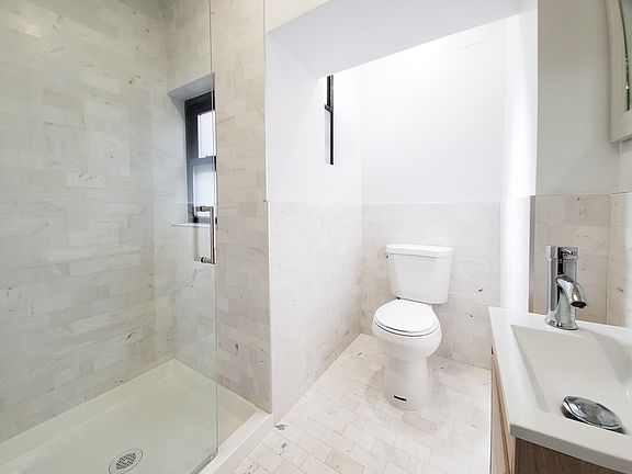 4th image of 109 Eldridge St #15A