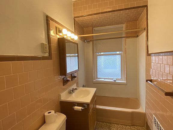 5th image of 1822 Beacon St #15